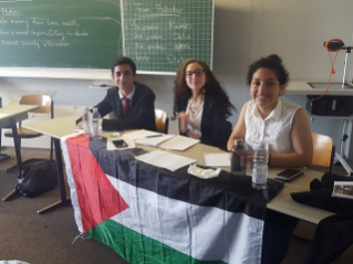 Soutenir la pensée critique et le débat : le « Debate Club » à Bethléem Soutenir la pensée critique et le débat : le « Debate Club » à Bethléem